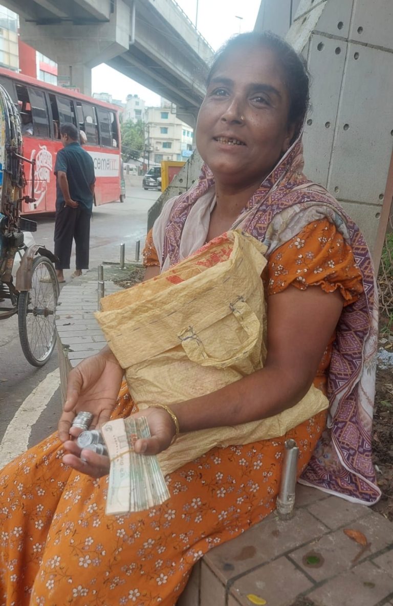 ভাংতি টাকার ব্যবসায়ী পেয়ারি বেগম : ভুল বোঝাবুঝির আড়াল থেকে এক সৎ সংগ্রামের গল্প-