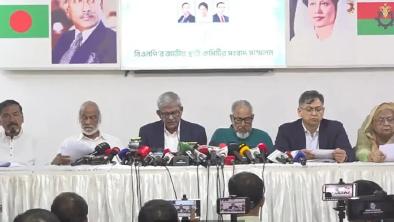জুলাই সনদকে আইনি বৈধতা দেওয়ার এখতিয়ার অন্তর্বর্তী সরকারের নেই বলে মন্তব্য করেছেন বিএনপির মহাসচিব মির্জা ফখরুল ইসলাম আলমগীর।