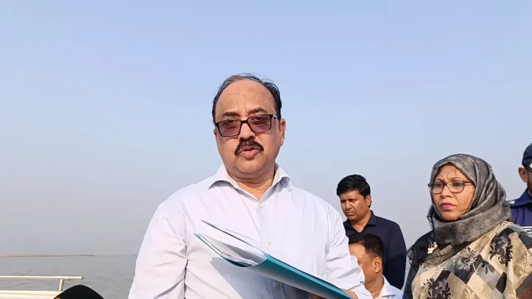 ইলিশ শিকারে শিশুদের ব্যবহার করা হচ্ছে : ঢাকা বিভাগীয় কমিশনার