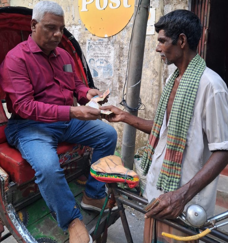 “মানুষের মুখোশের আড়ালে: এক রিকশাওয়ালার আয়নায় আমাদের বিবেক-
