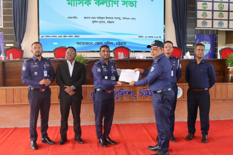চট্টগ্রাম জেলার শ্রেষ্ঠ ওসি গোলাম সারোয়ার—মানবিকতা, সাহস ও বুদ্ধিমত্তার উজ্জ্বল আলোকবিন্দু, যিনি যেখানে যান সেখানেই রেখে যান সাফল্যের স্বাক্ষর