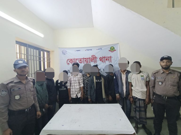 চট্টগ্রাম রেলওয়ে স্টেশনে ডাকাতির প্রস্তুতিকালে ৯ জন গ্রেফতার, দেশীয় অস্ত্র উদ্ধার