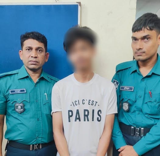 সিএমপি’র বায়েজিদ বোস্তামী থানা পুলিশের বিশেষ অভিযানে গ্রেফতার শীর্ষ সন্ত্রাসী বড় সাজ্জাদের ভাগিনা মোঃ আলভিন