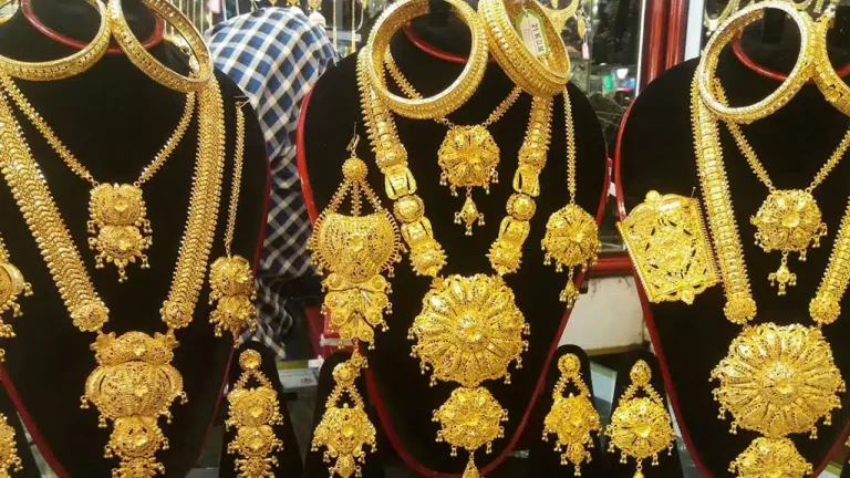 দেশের বাজারে কত দামে স্বর্ণ ও রুপা বিক্রি হচ্ছে