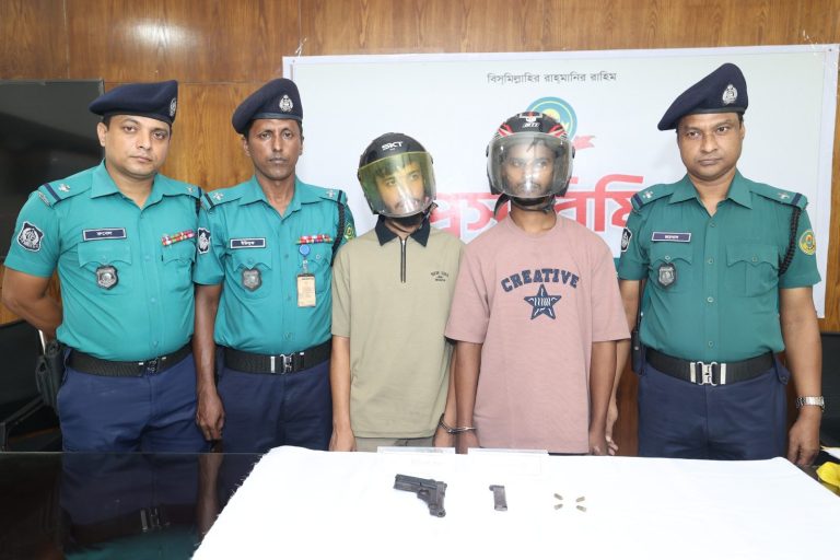 বায়েজিদে বিদেশি পিস্তল ও গুলিসহ ডেভিড ইমনের দুই সহযোগী গ্রেফতার