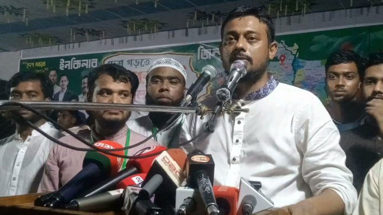 ‘ভারতকে খুশি করার জন্য সংবিধান বানিয়েছিল শেখ মুজিব’