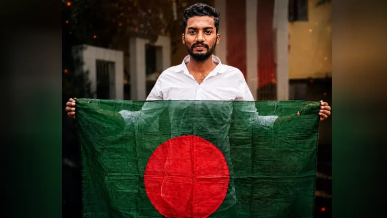 ফ্লাইওভারে ওড়ানো সেই পতাকা প্রধানমন্ত্রীকে দিতে চান গুলিবিদ্ধ আজিজুর