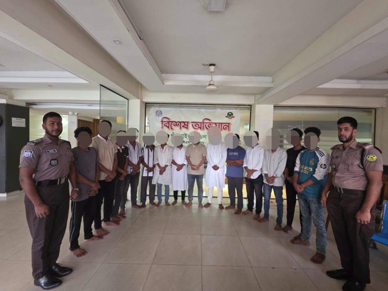 মুরাদপুরে মিছিলের প্রস্তুতিকালে নিষিদ্ধ সংগঠনের ১৪ নেতা-কর্মী গ্রেপ্তার