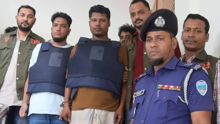 সন্ত্রাসীদের সঙ্গে পুলিশের গোলাগুলি, অস্ত্রসহ কালা মোবারক গ্রেপ্তার
