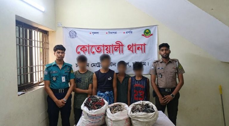চোরাইকৃত ১৫ কেজি বৈদ্যুতিক তারসহ চোর চক্রের ৪ সদস্য গ্রেপ্তার