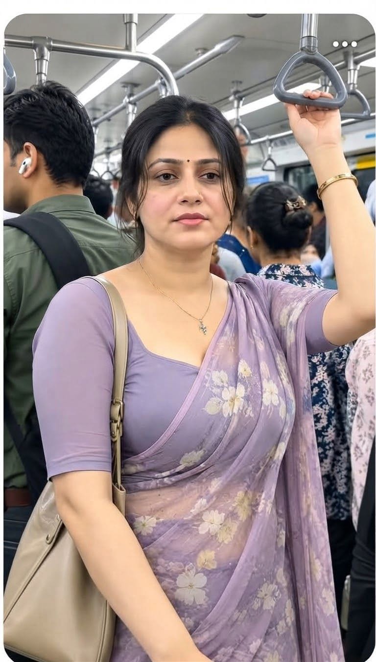 মেট্রোরেলে চলন্ত যাত্রা ও নামিয়ার সঙ্গে কিছু কথা-