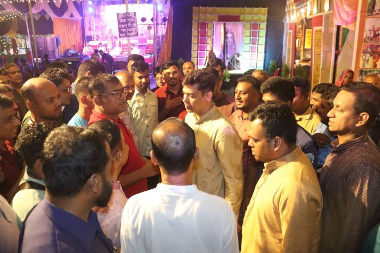 রাউজান ও হাটহাজারীতে পূজামণ্ডপ পরিদর্শনে চট্টগ্রাম জেলা পুলিশ সুপার