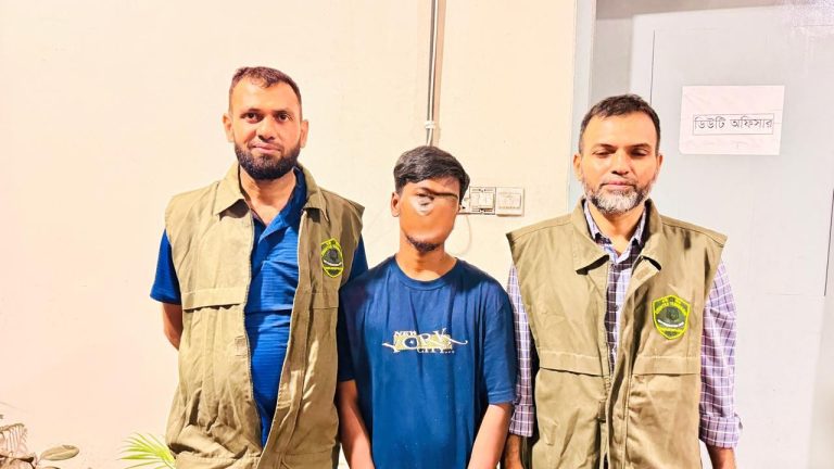 যাত্রাবাড়ীতে ছিনতাইয়ের চেষ্টাকালে যুবক আটক