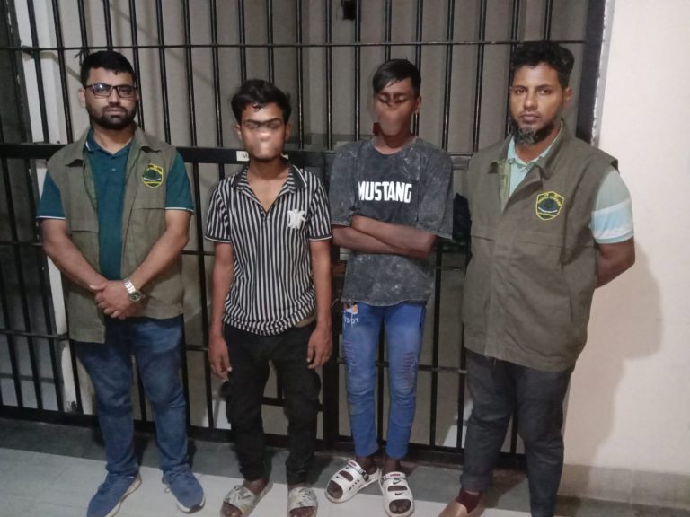 যাত্রাবাড়ীতে ছিনতাইয়ের চেষ্টাকালে দুই যুবক আটক