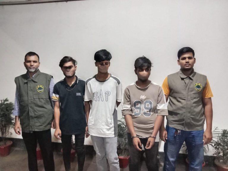 যাত্রাবাড়ীতে ছিনতাইয়ের চেষ্টাকালে তিনজন গ্রেপ্তার