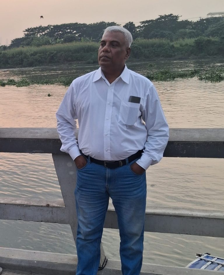 তুরাগের তীরে গোধূলির স্মৃতি: নদীর বুকে ইতিহাস, সময়ের আয়নায় জীবন এবং একজন লেখকের আত্মকথন