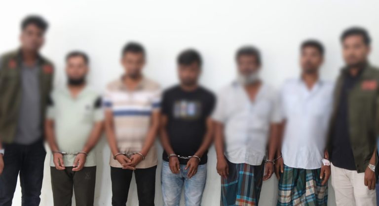 মিরসরাইয়ে অবসরপ্রাপ্ত এএসপির বাড়িতে ডাকাতি, অস্ত্রসহ আন্তজেলা দলের ৫ সদস্য গ্রেপ্তার