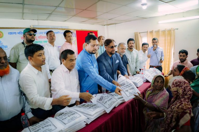 চট্টগ্রামে জাগো হিন্দু পরিষদের উদ্যোগে শারদ উপহার বিতরণ